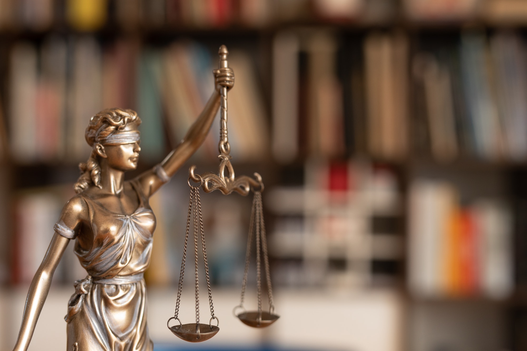 Derecho Civil: La Columna Vertebral de las Relaciones Personales y Patrimoniales
